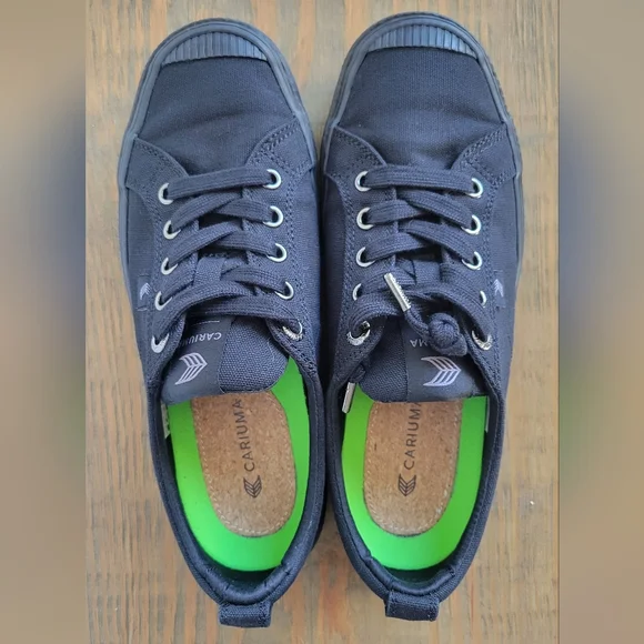 Cariuma OCA low all black canvas shoes women's size 7.5 - like new - Picture 2 of 7